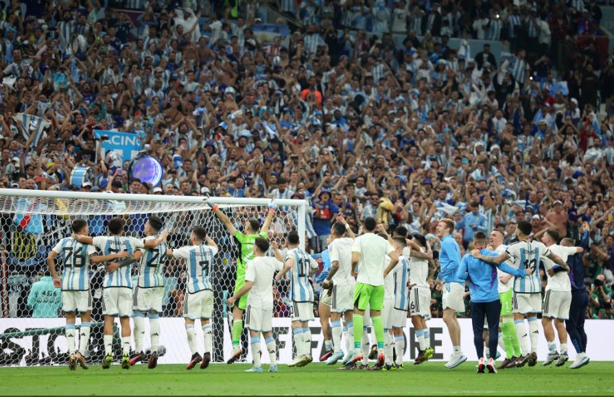 Messi agachou, levantou e colocou a Argentina na final da Copa