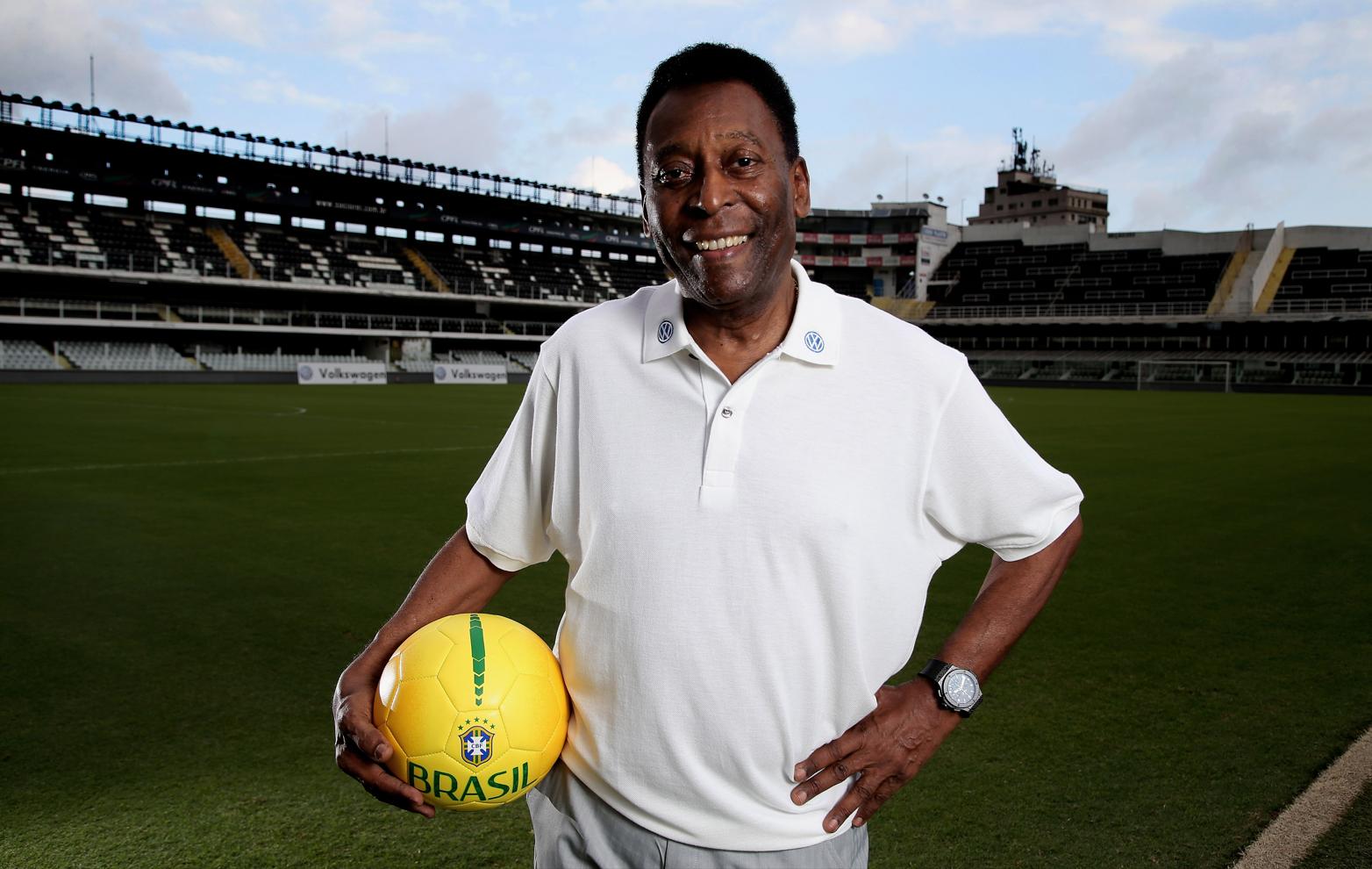 Rei do Futebol: relembre os 'quase gols' eternizados de Pelé na