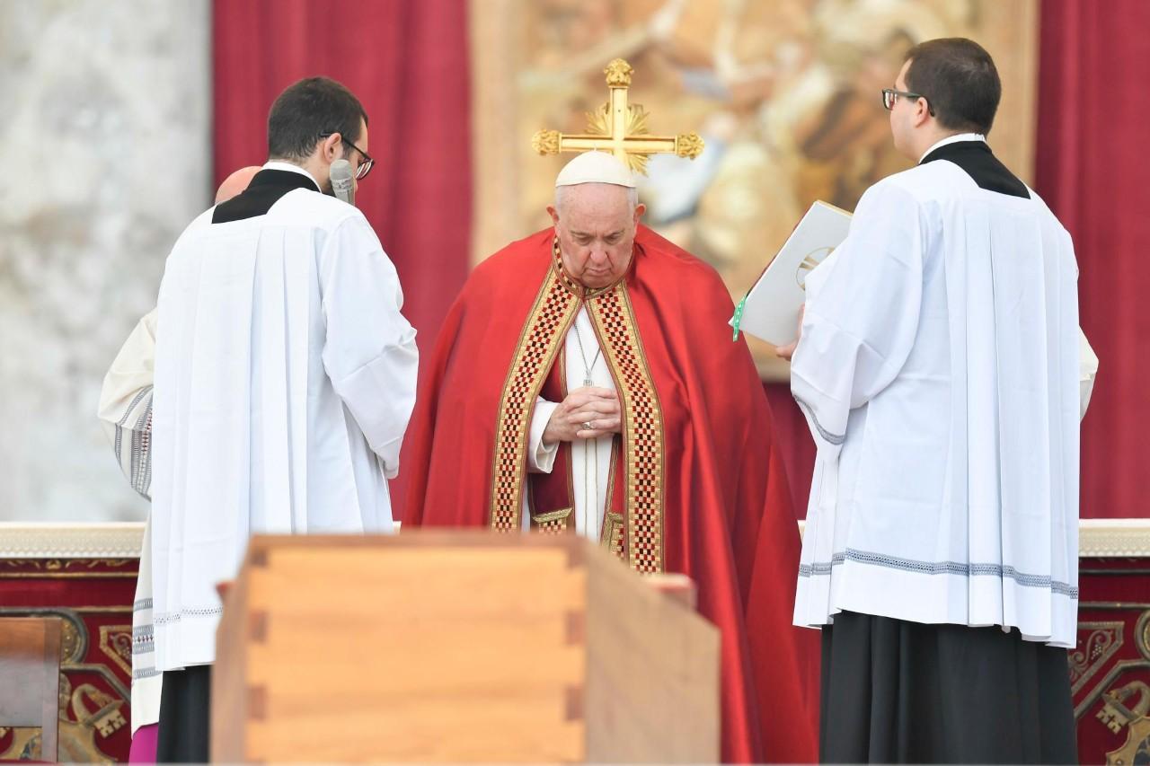 Papa Francisco diz que não quer ser enterrado no Vaticano, Mundo