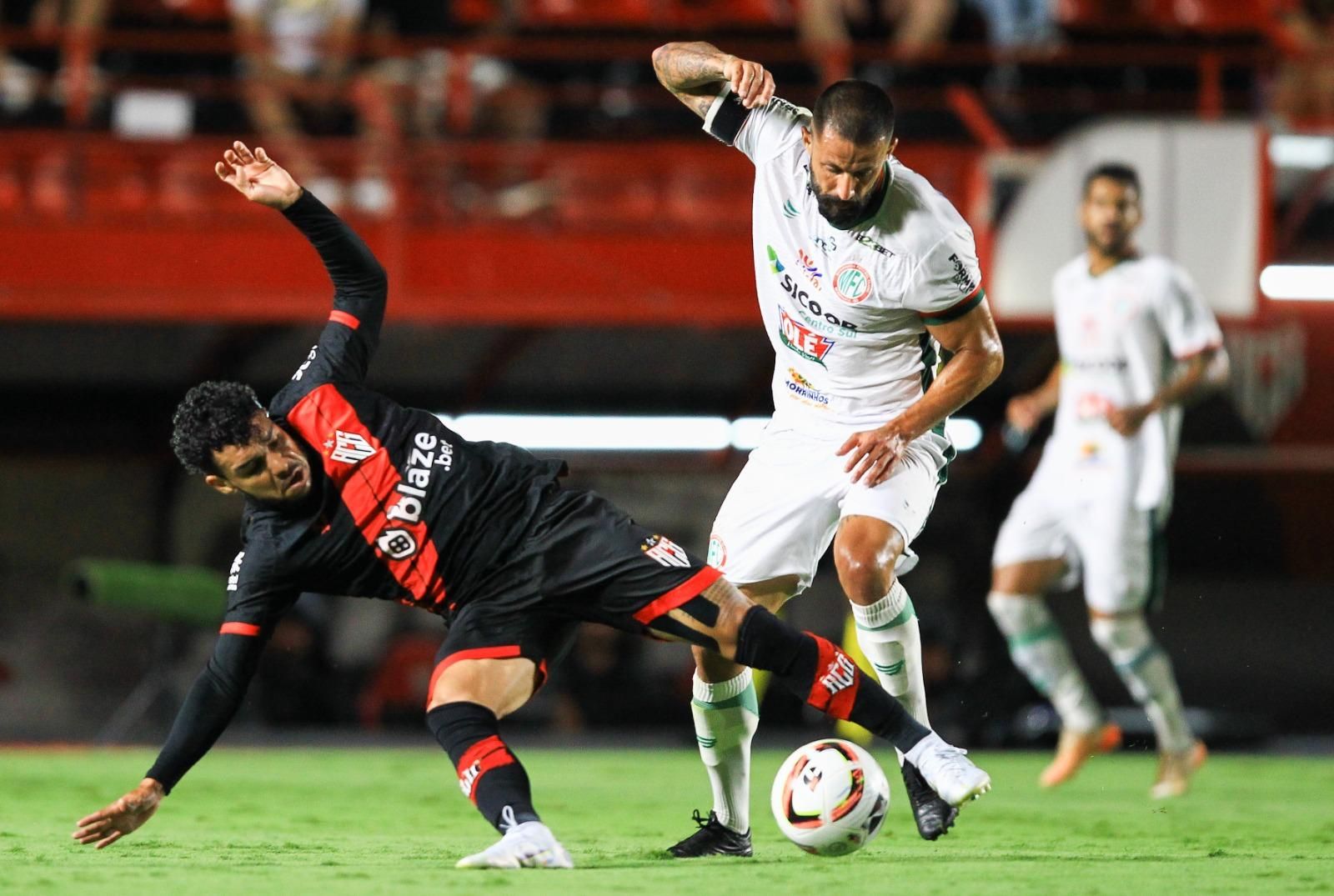 Centroavante Wesley Moraes vai decidir nas próximas horas se