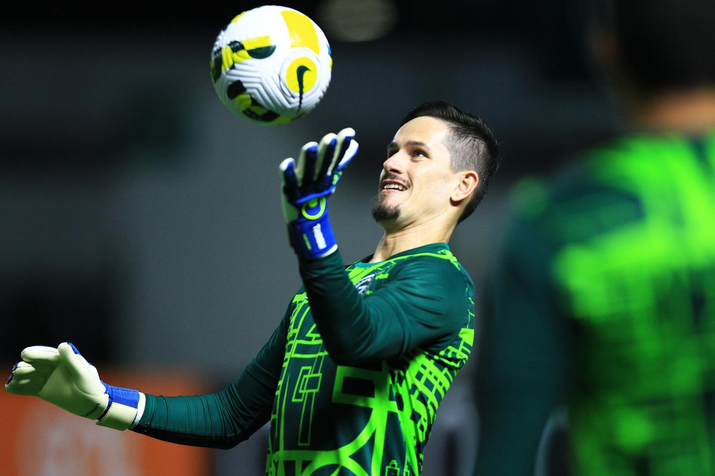 Fluminense de Feira contrata goleiro de 22 anos para reforçar time