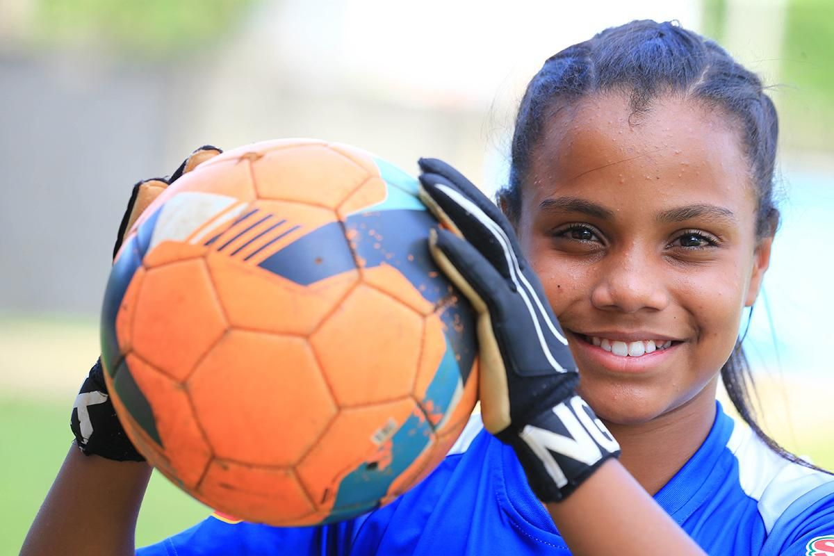 Menina de 8 anos é impedida de jogar torneio de futsal, e mãe