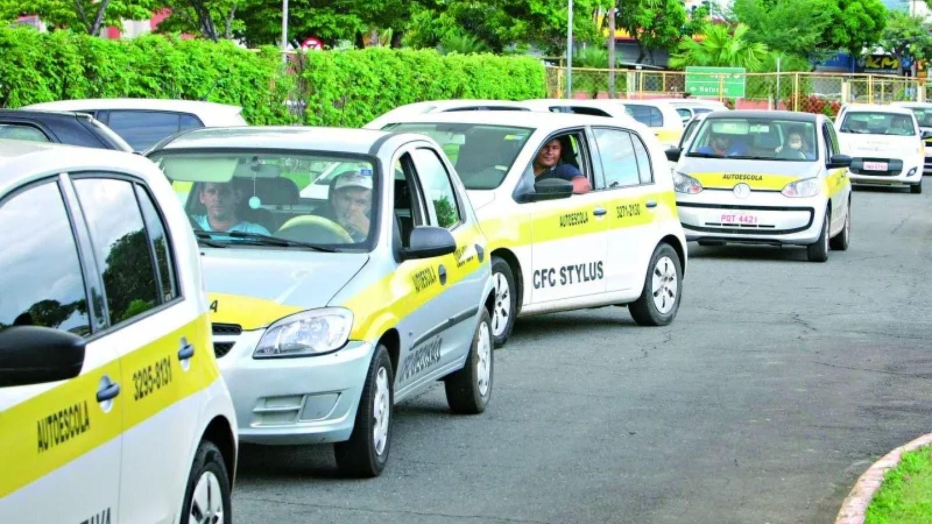 Lei obriga autoescolas terem carro adaptado para PcD, mas testes são  realizados apenas em 2 cidades | O Popular