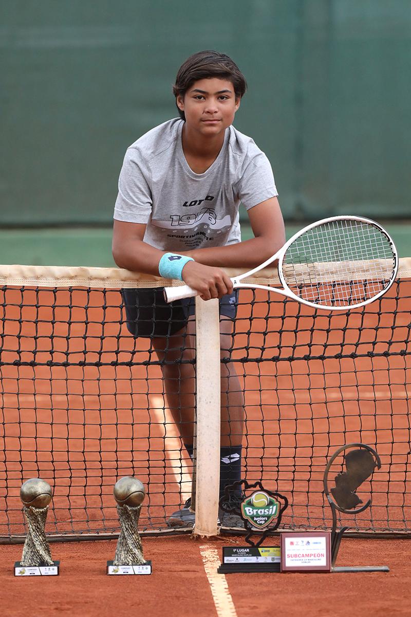 Tênis de dupla masculino vence e passa para semifinal