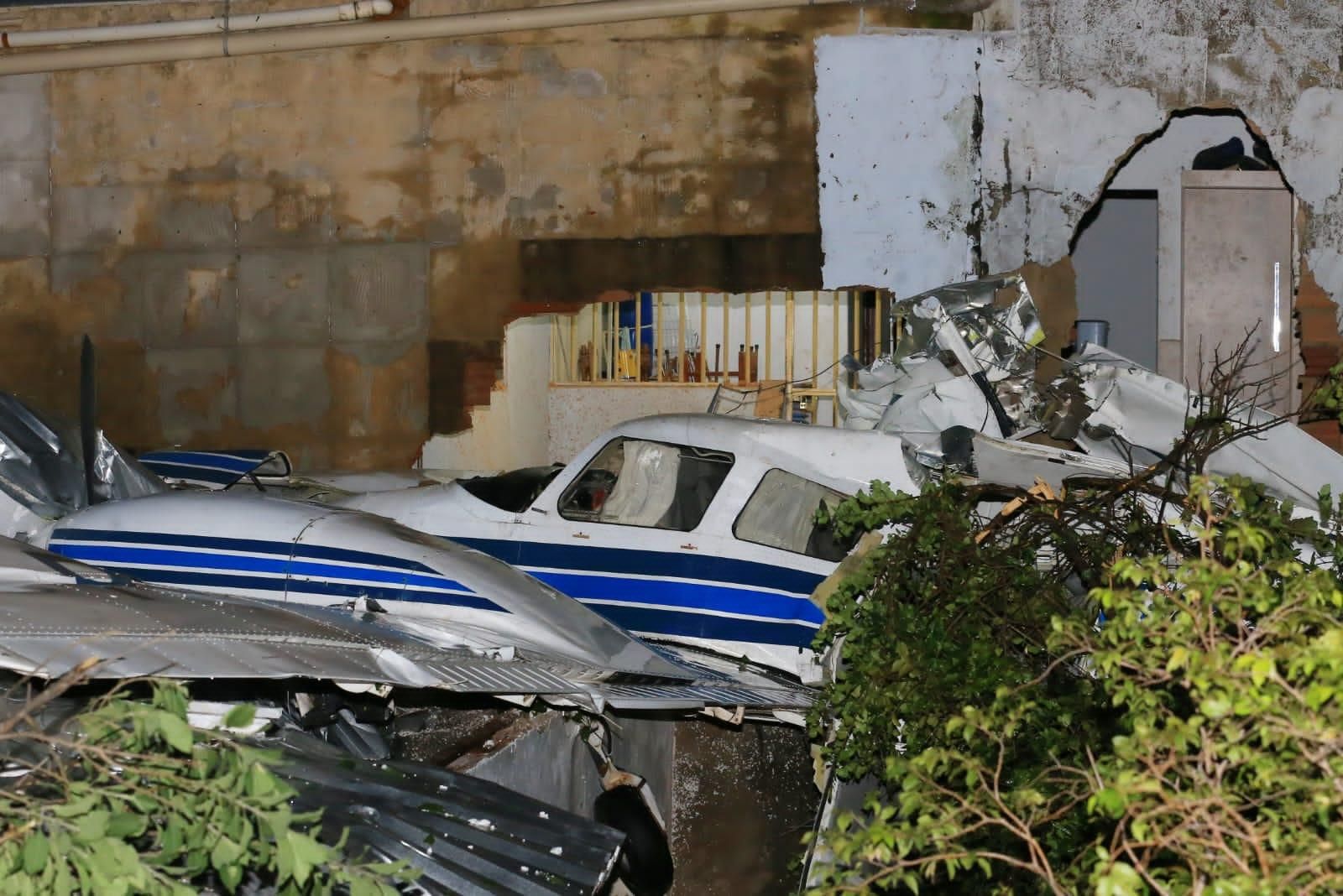 Avião de pequeno porte cai no Acre e mata 12 pessoas, entre elas uma bebê,  diz governo