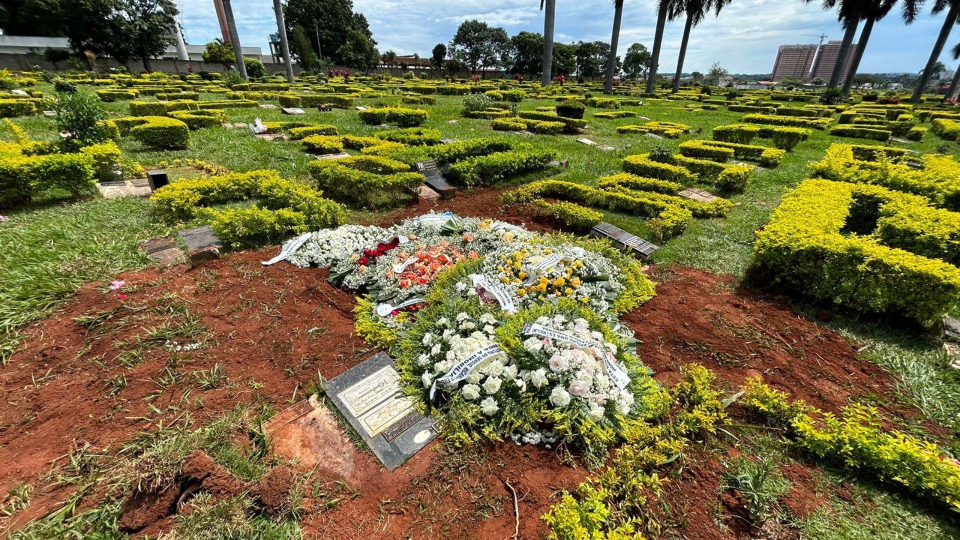 Sepultamento do cantor sertanejo Cristiano Araújo acontece na manhã desta  quinta