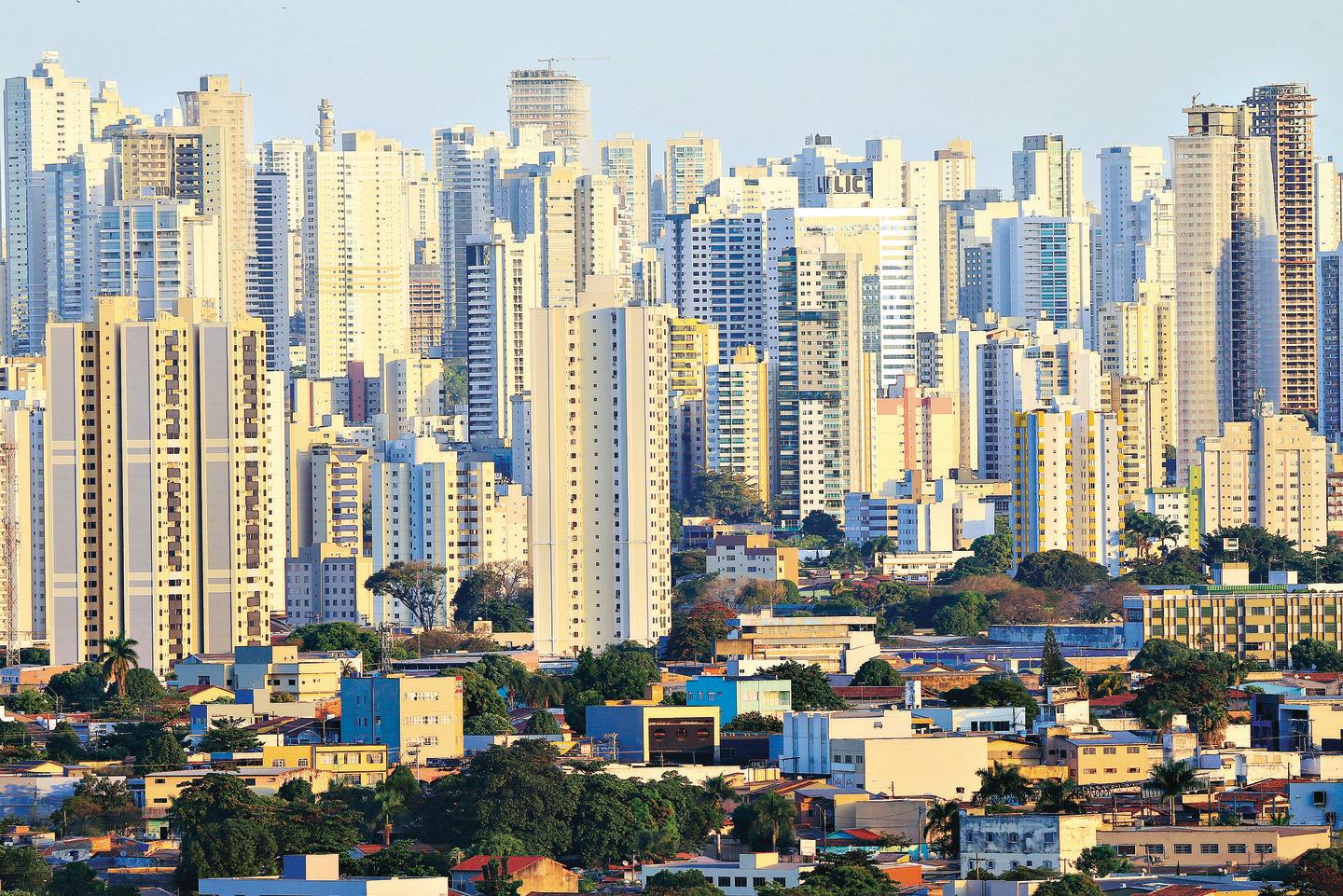 Dona de salão de beleza vandalizado por casal nu desabafa sobre prejuízos:  'Me deu desespero', Goiás