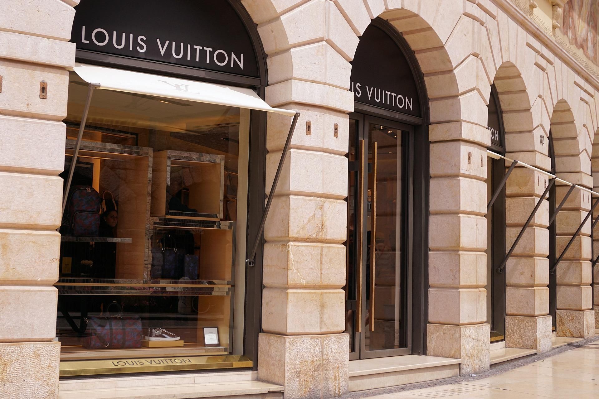Loja Paris De Louis Vuitton Fotografia Editorial - Imagem de loja