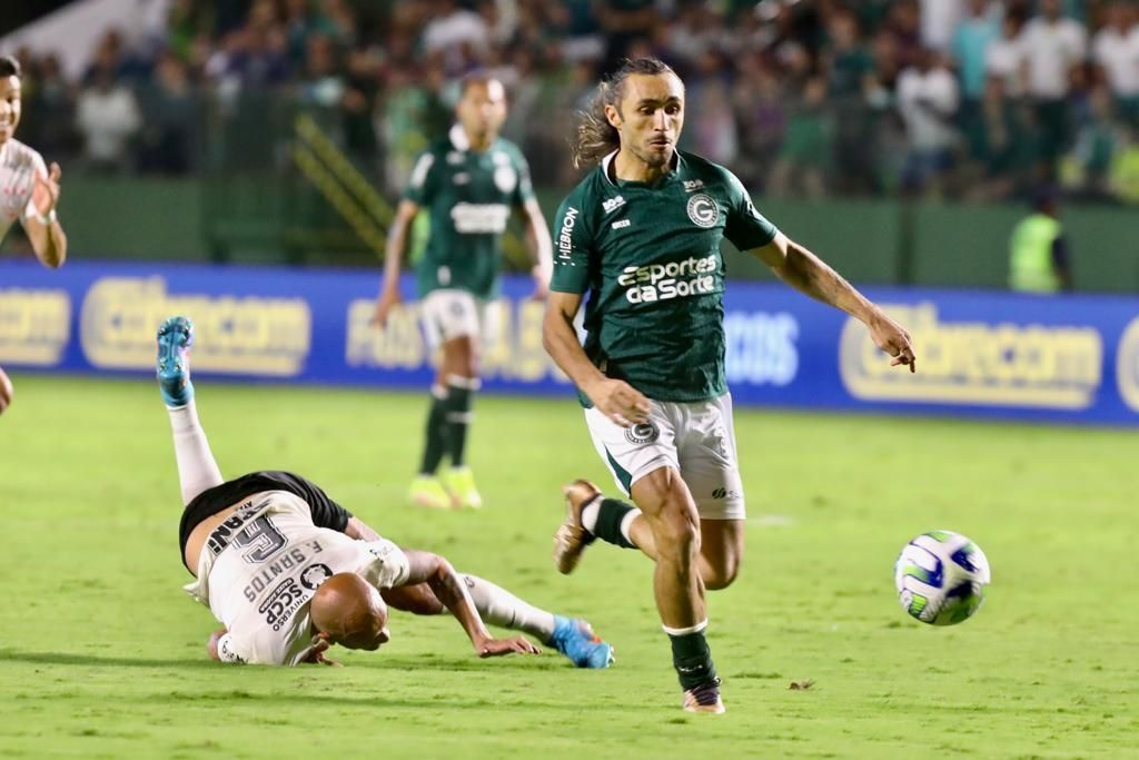 Zanotti marca no fim, Corinthians vence o Grêmio e fatura o título