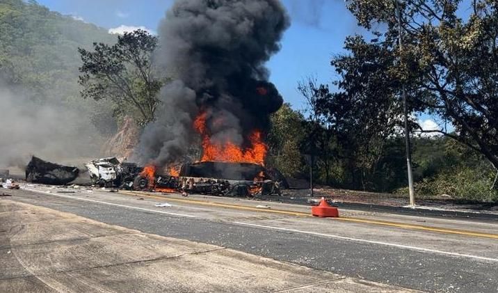 Carreta Explosão - A maior carreta da alegria do Brasil.