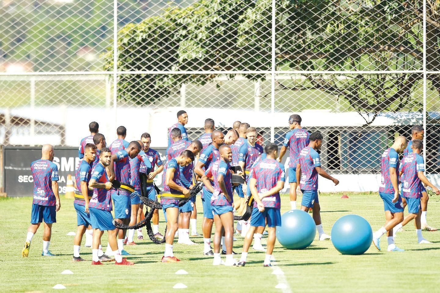 Ex-jogadores do Criciúma prestam homenagem ao goleiro Alexandre