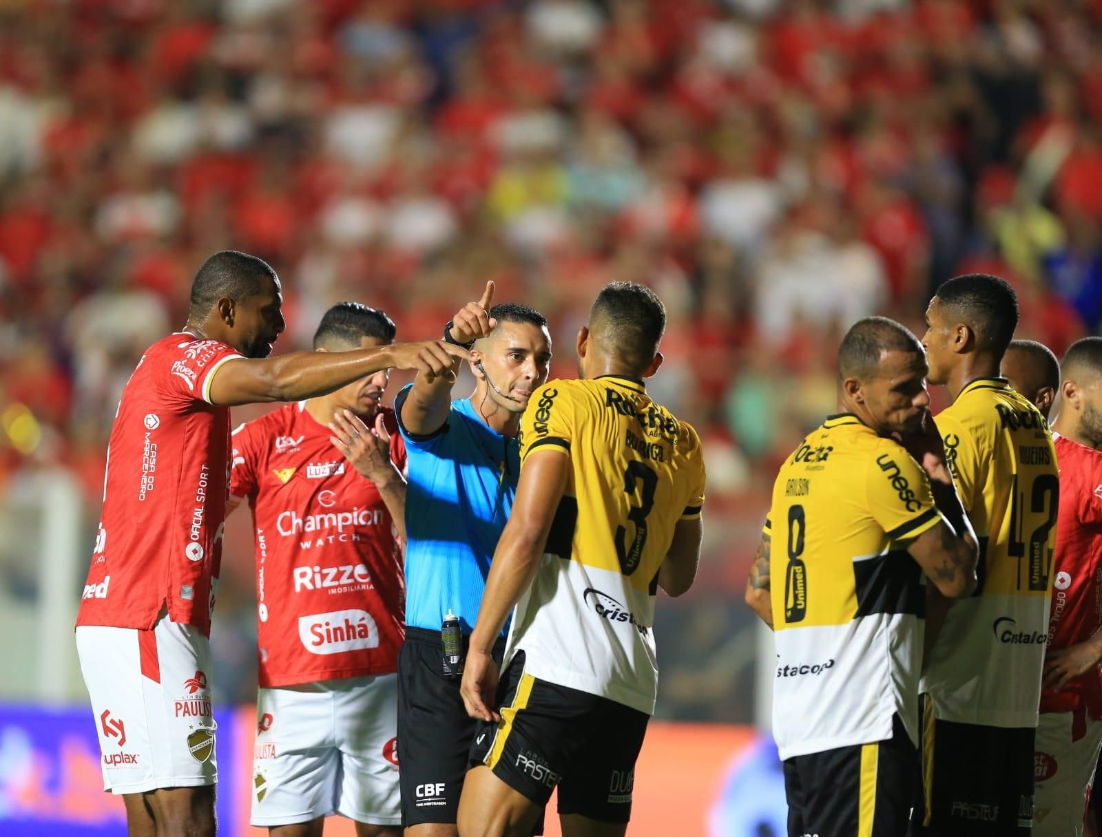 Vila Nova lamenta chances de gol perdidas após tropeço no OBA