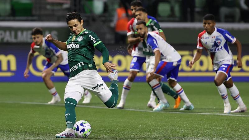 Rafael Navarro of Palmeiras competes for the ball with Claudinho