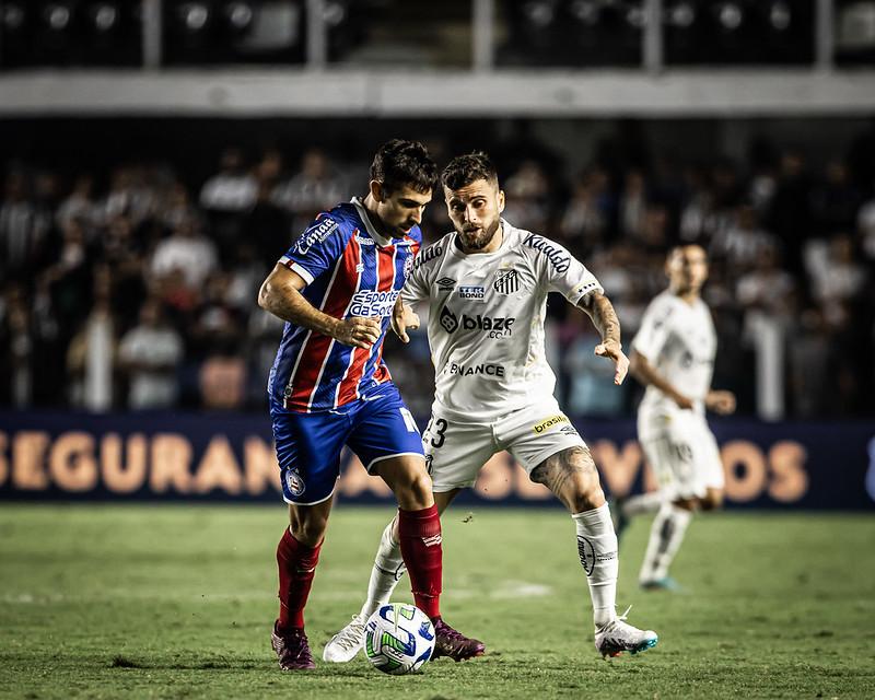 Fábio Santos lamenta empate sofrido, mas vê Corinthians em