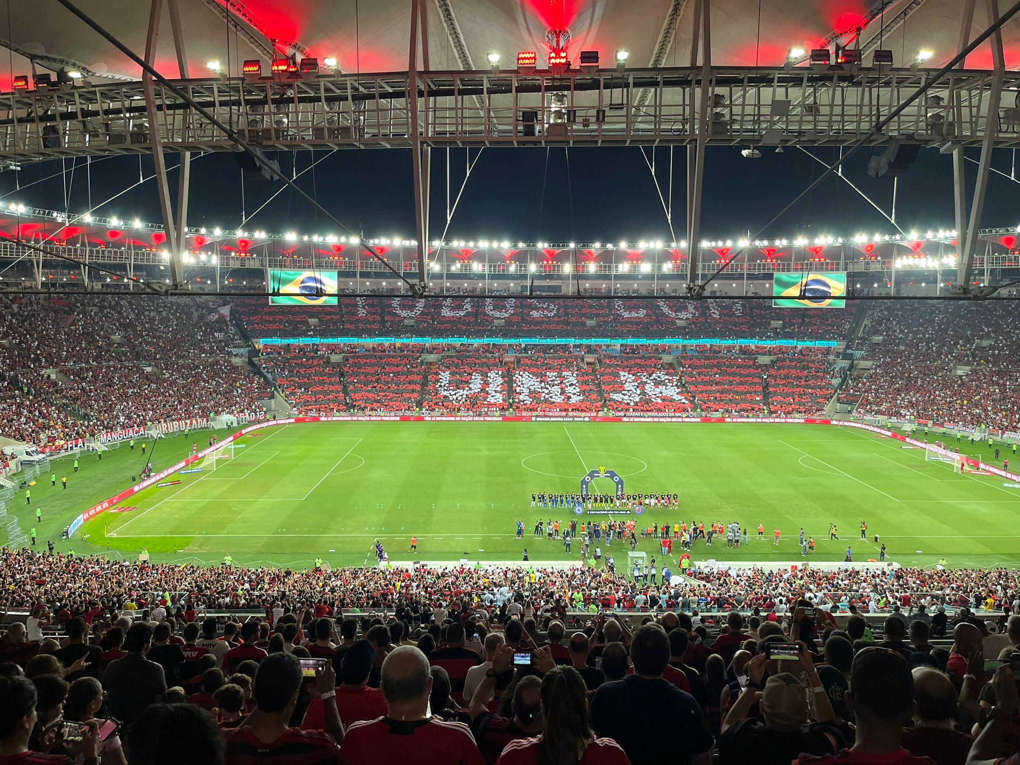 Flamengo homenageia jogadores que entraram em campo na final da