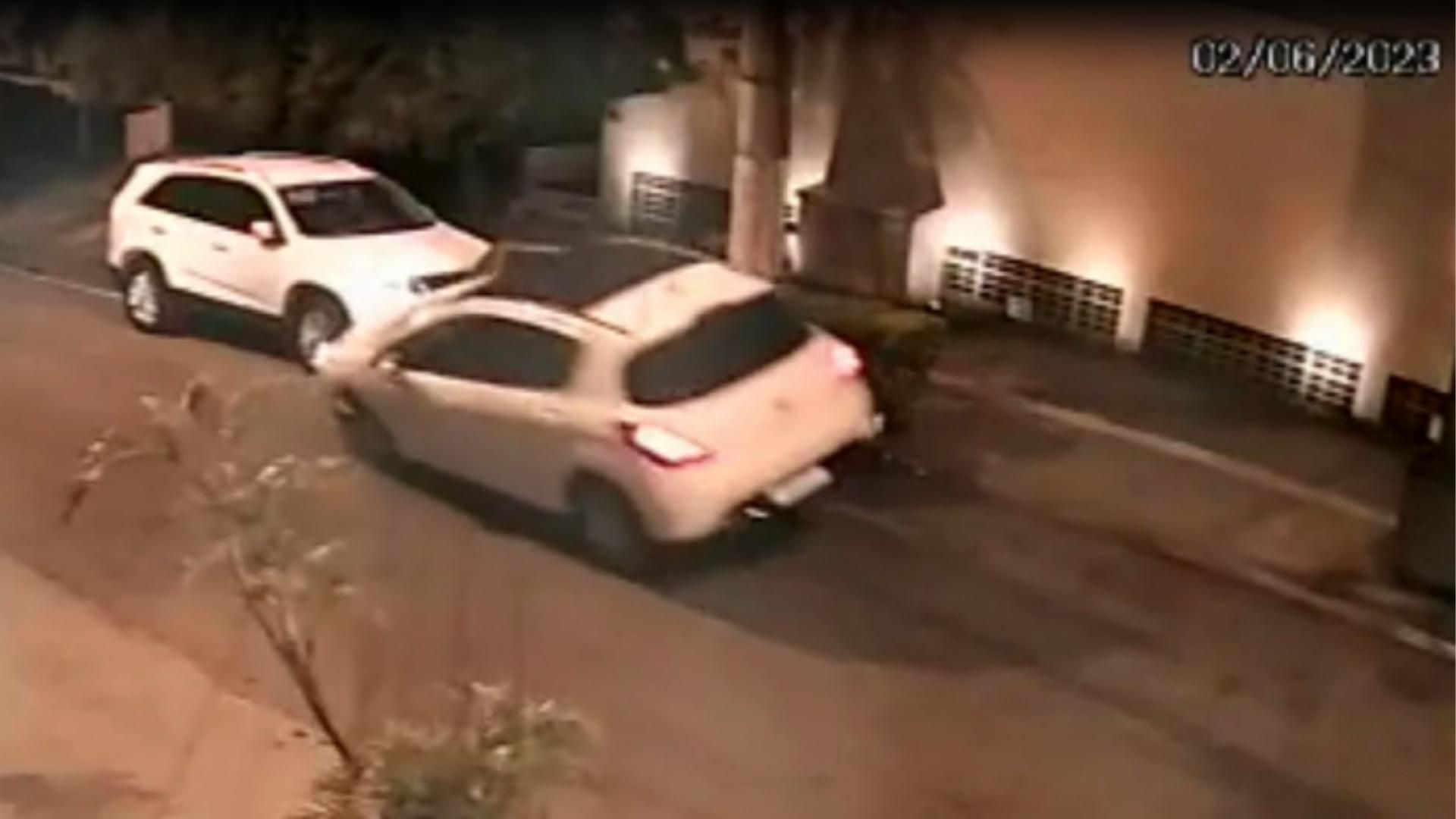 VÍDEO: Imagens mostram momento em que viatura é atingida por carro