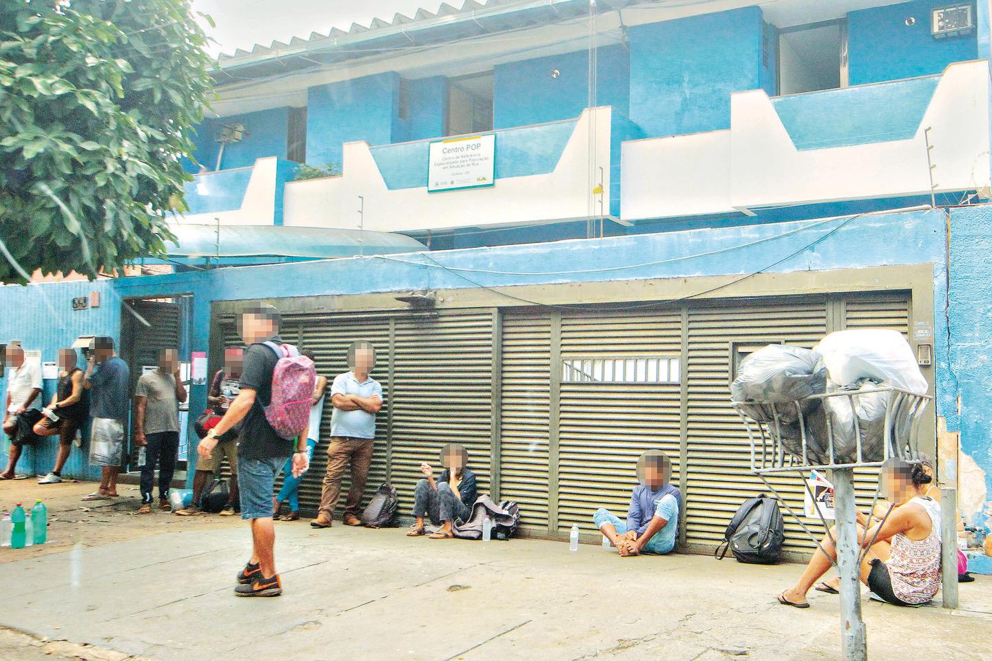 Moradores de rua sofrem com atendimento precarizado em Goiânia