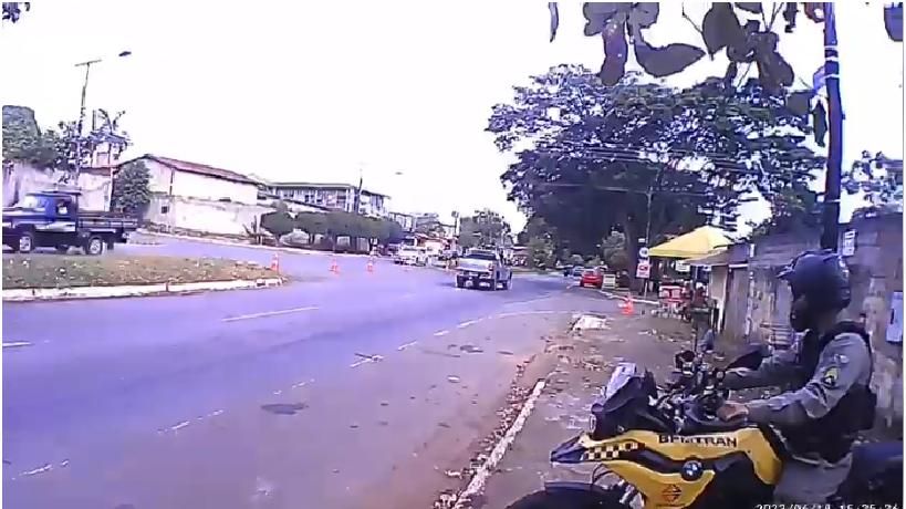 VÍDEO: motorista filma troca de tiros no Centro do Rio que