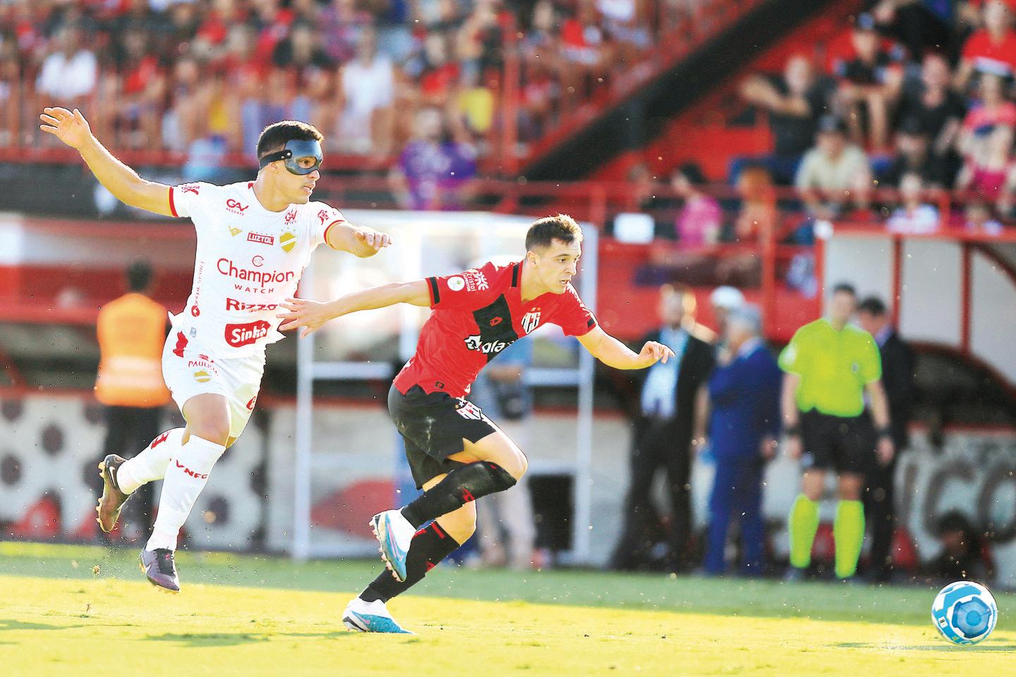 Com bom jogo, Wesley Soares entra na seleção da rodada da Série B