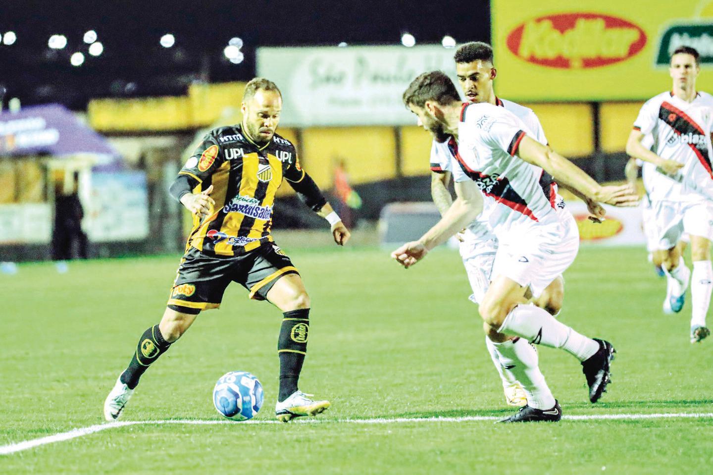 O pior jogo do campeonato, define Adson após empate entre Atlético-GO e  Juventude