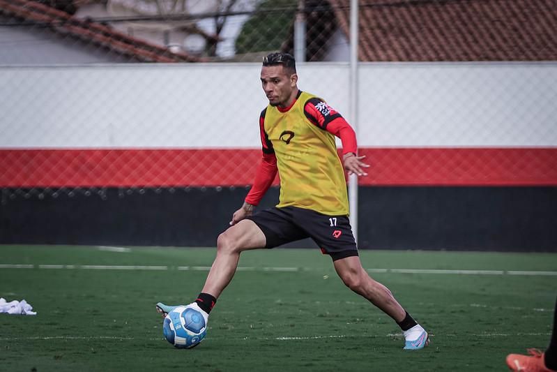 Goleiro Ronaldo espera Atlético-GO forte na Série B: “candidato ao acesso”