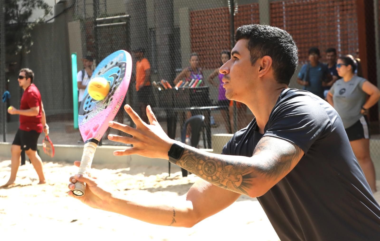 Saiba os benefícios do beach tennis, esporte que tem ganhado cada vez mais  adeptos em Goiânia