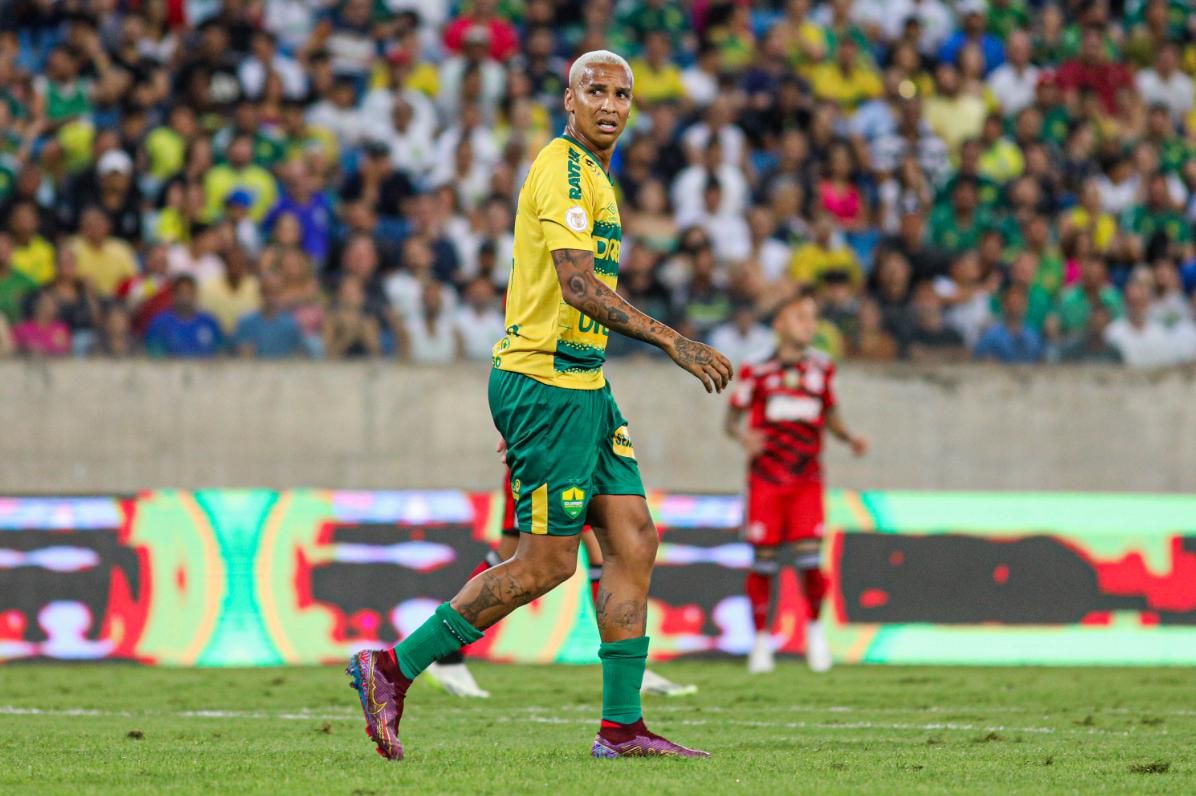 De olho na reformulação do Palmeiras, Sport busca ajuda de Luxemburgo para  reforçar a zaga, futebol