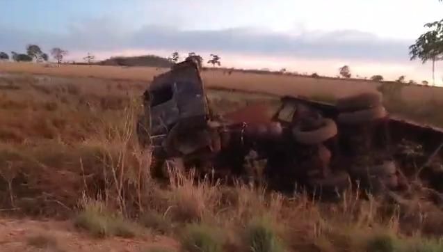 Carro de luxo é flagrado a 195 km/h em rodovia de Goiás; vídeo