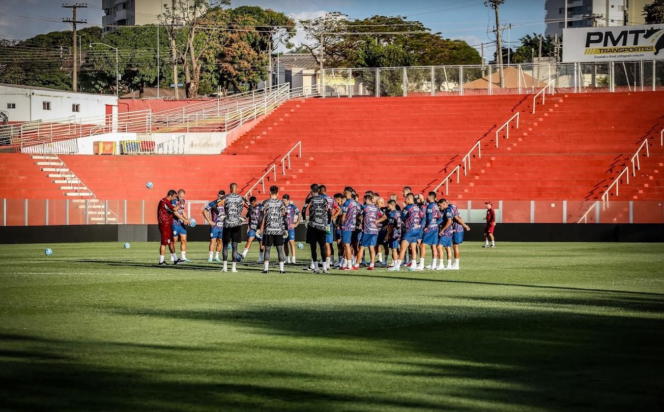 Ex-jogadores do Criciúma prestam homenagem ao goleiro Alexandre