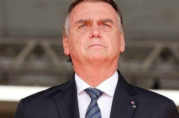 Bolsonaro tem 'festinha' de aniversário no Palácio da Alvorada com  familiares - Politica - Estado de Minas