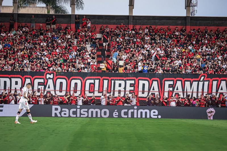 Real apoia Vini Jr. e promete medidas legais contra racistas