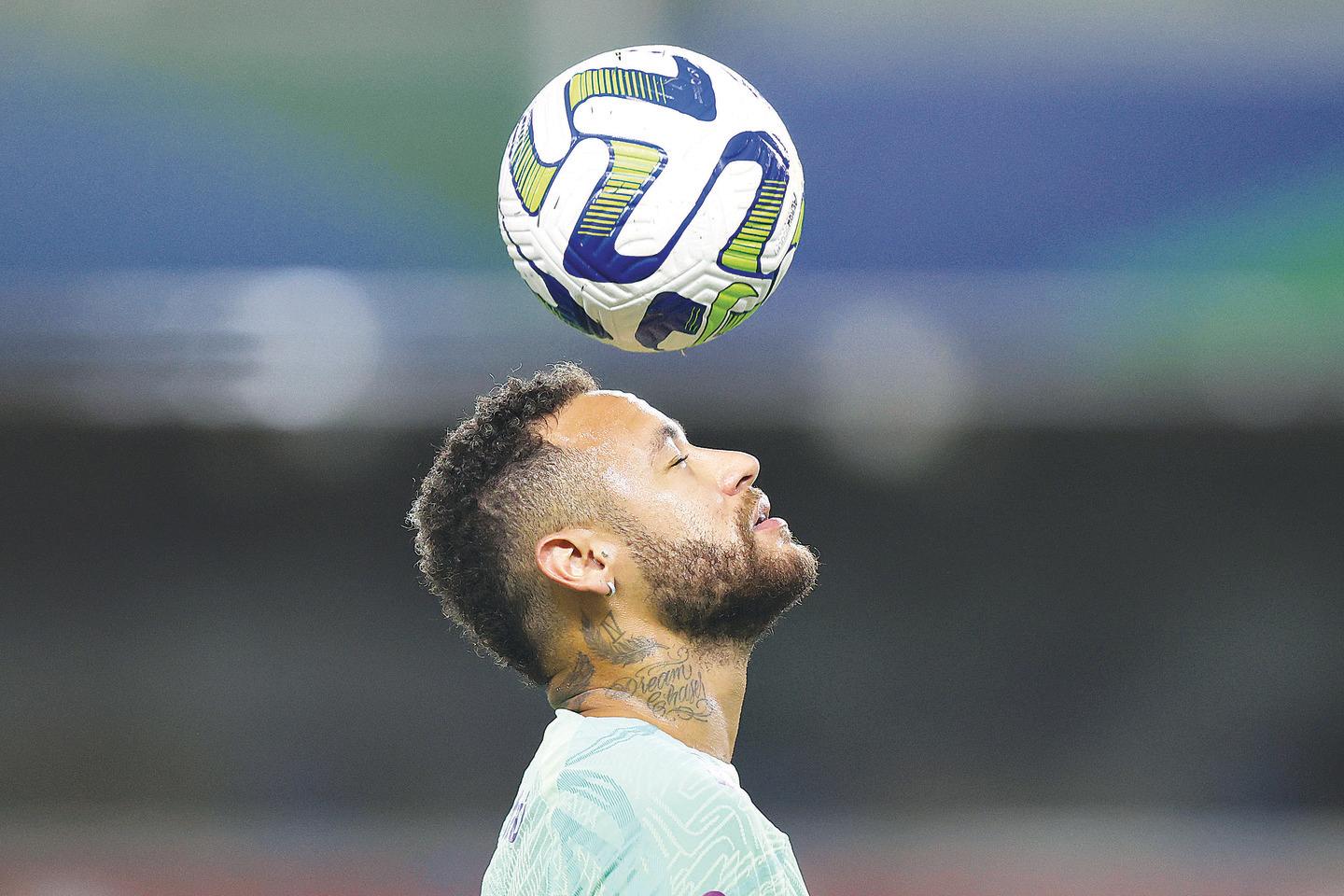 Neymar volta à seleção, treina, e Diniz conta com astro em jogo