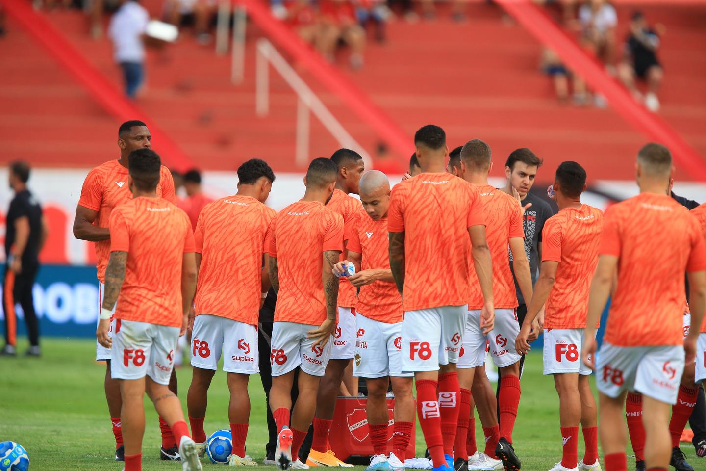 CRB tem oito jogadores e treinador com passagem pelo Vitória