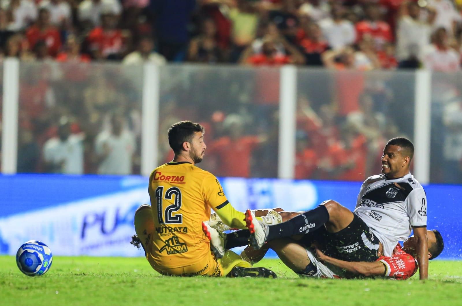 Wesley Costa pede desculpas para a torcida do Grêmio por erro em