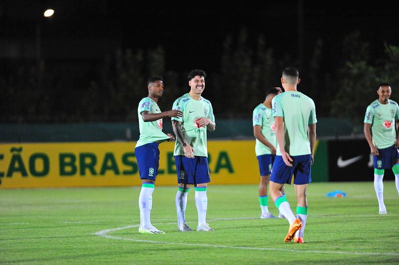 Com gol contra e jogo ruim, Brasil vence México e se classifica para a  final do futebol nos Jogos Pan-Americanos