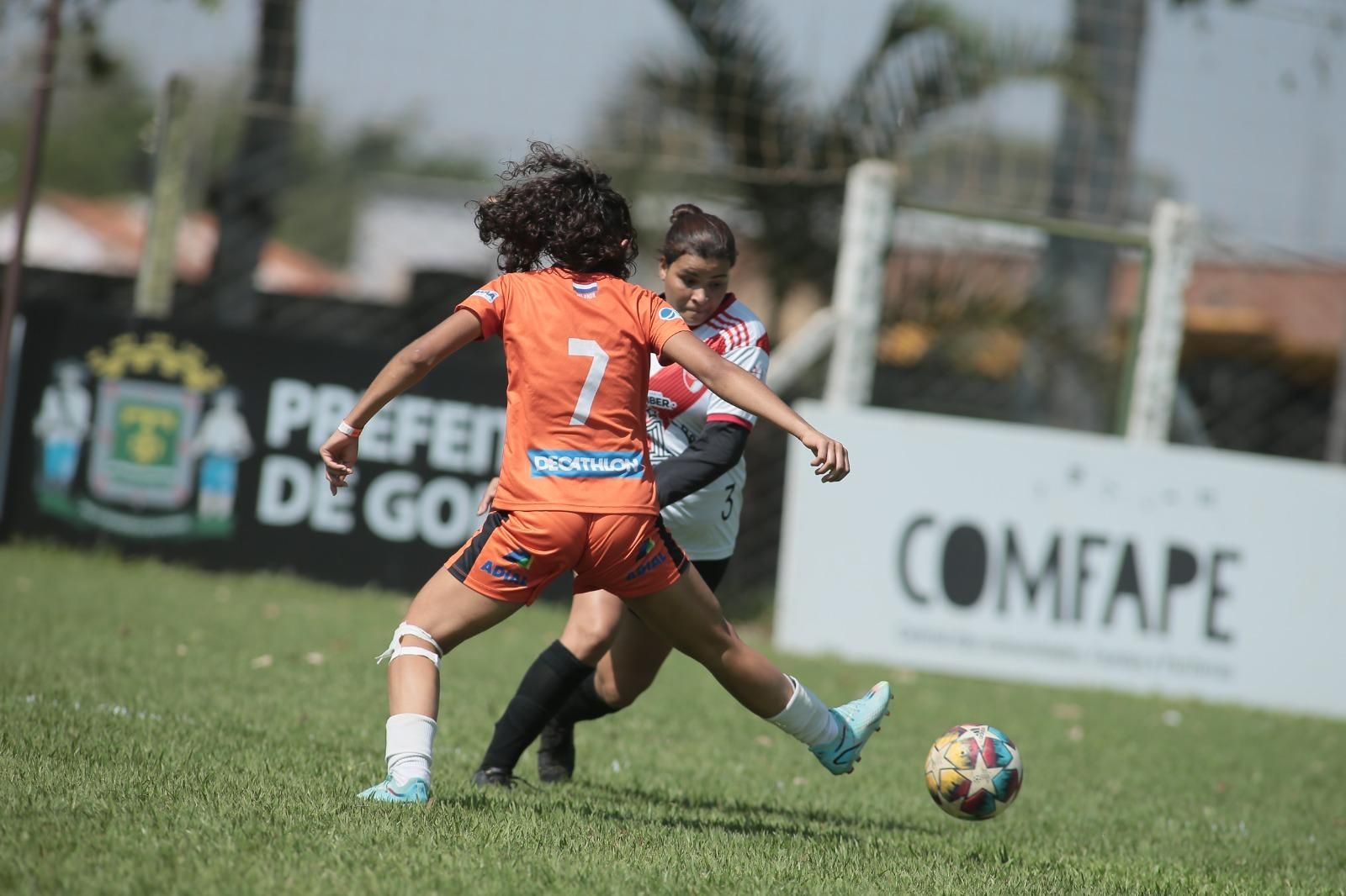 Taça das Favelas Brasil: seleção feminina de Goiás avança às quartas de  final