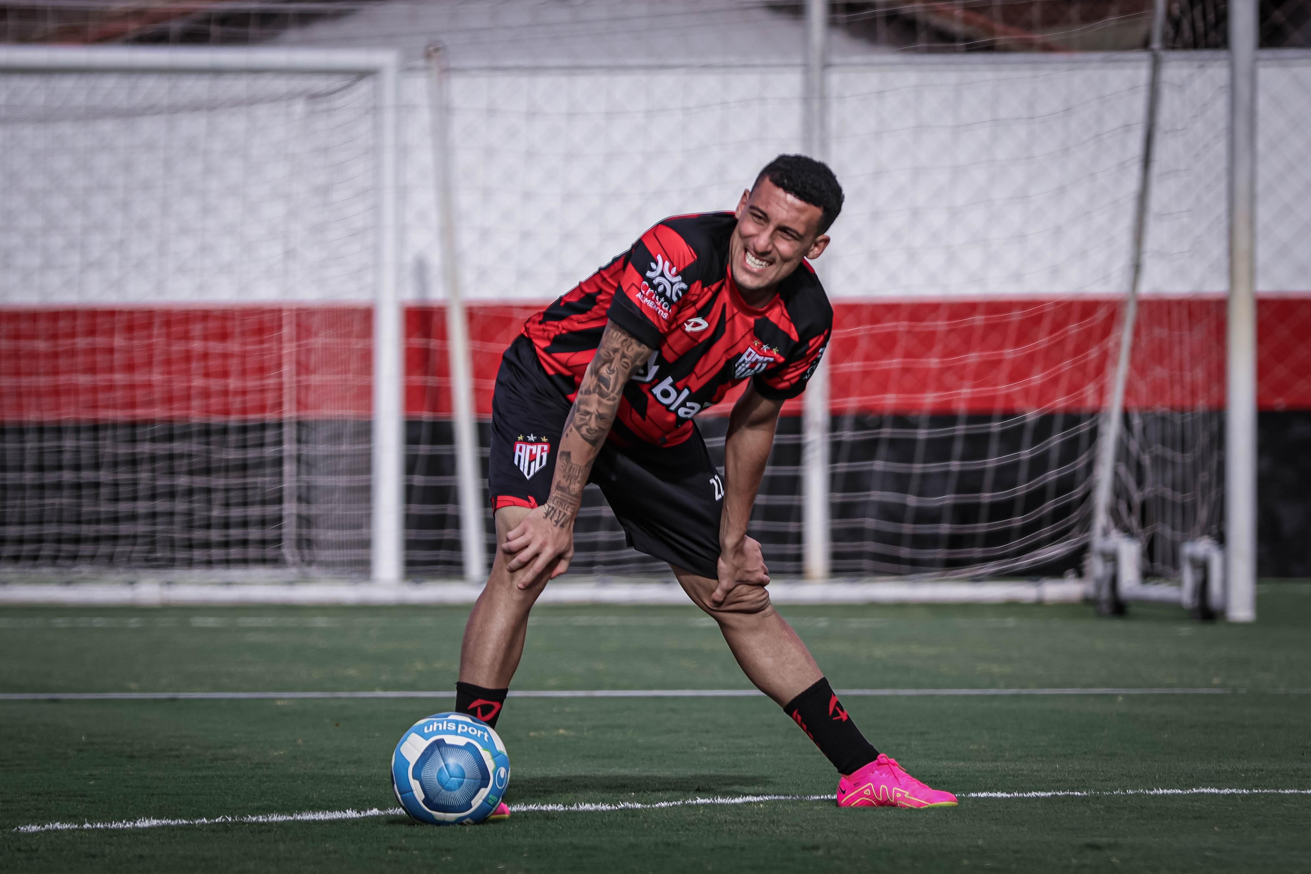 Promessa do Sub-17 do Flamengo, Wesley Santos projeta jogo contra