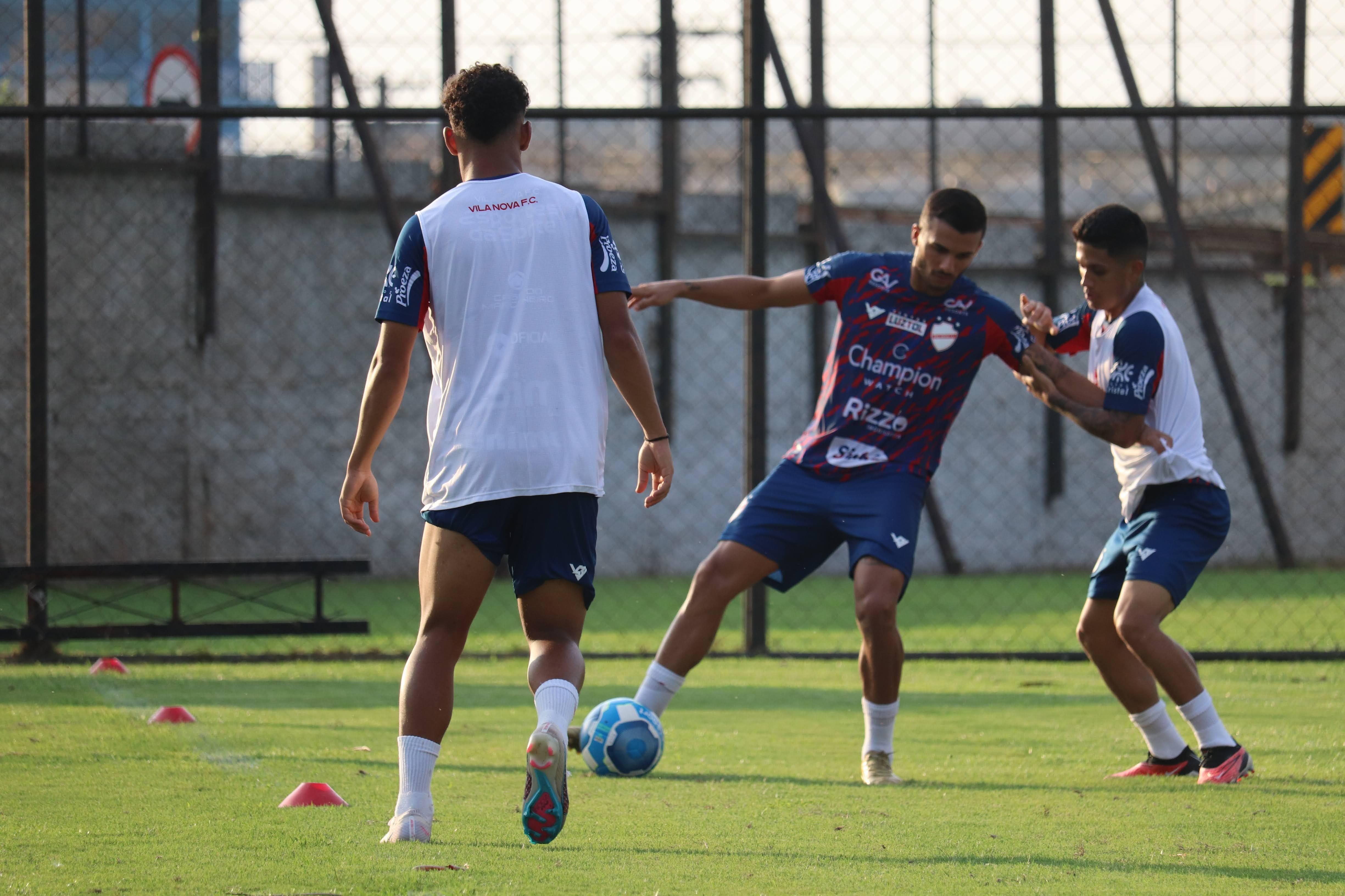 Vila Nova vence o Botafogo-SP por 3 a 1 e fica a três pontos do G4