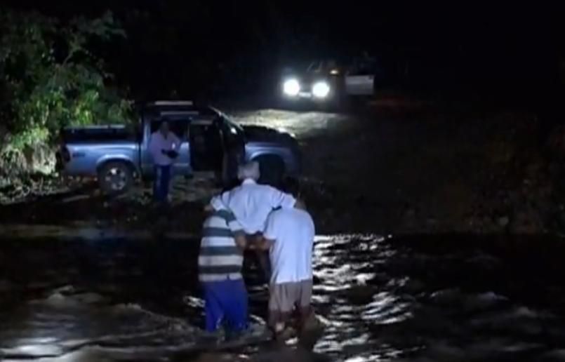 Ele empurrou o amigo de uma ponte para descobrir o seu passado!