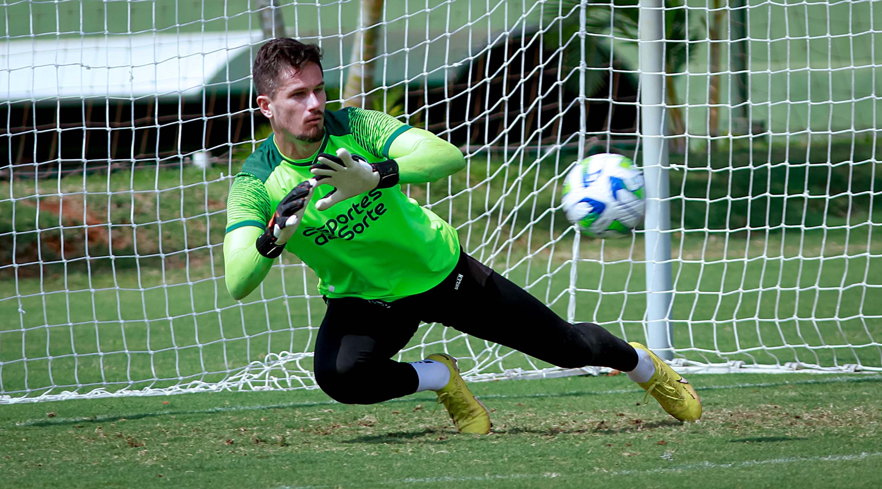 Wesley Costa pede desculpas para a torcida do Grêmio por erro em