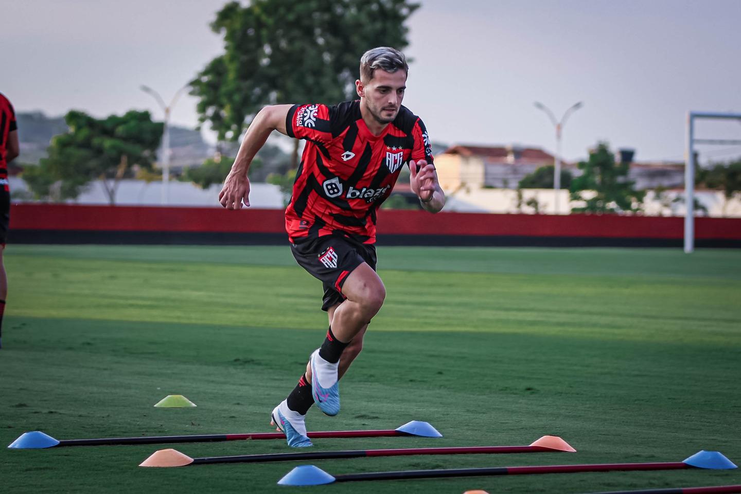 Jair Ventura cobra dever de casa do Atlético-GO e vê Série B