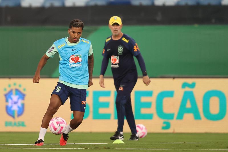 Brasil x Venezuela: Gerson causa confusão com Rondón no fim da