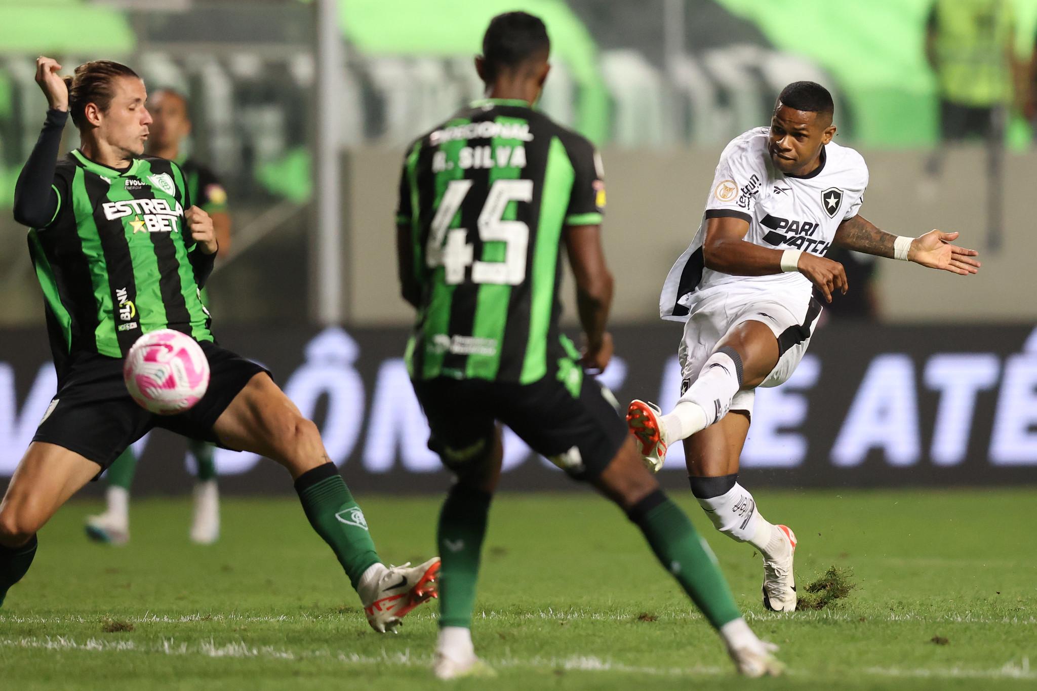 AVASSALADOR, BOTAFOGO VENCE RED BULL BRAGANTINO NO NILTÃO E VAI DORMIR COM  13 PONTOS DE FOLGA NA LIDERANÇA - FogãoNET