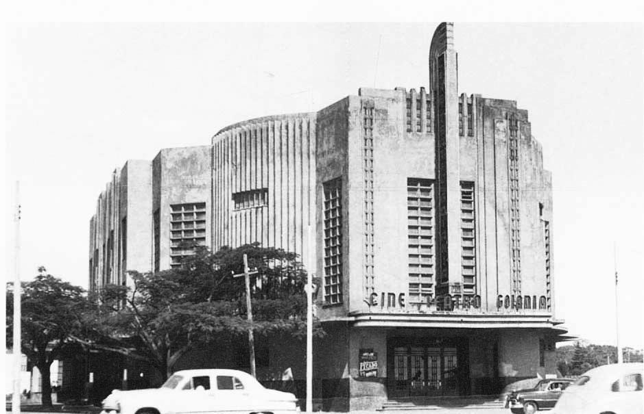 As crianças a construção famoso edifício Nacional Modelo