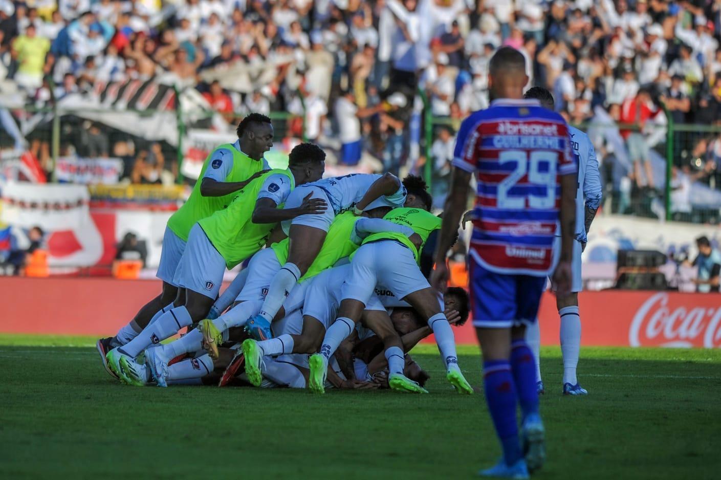 Outro ângulo do impedimento no gol do Equador : r/futebol