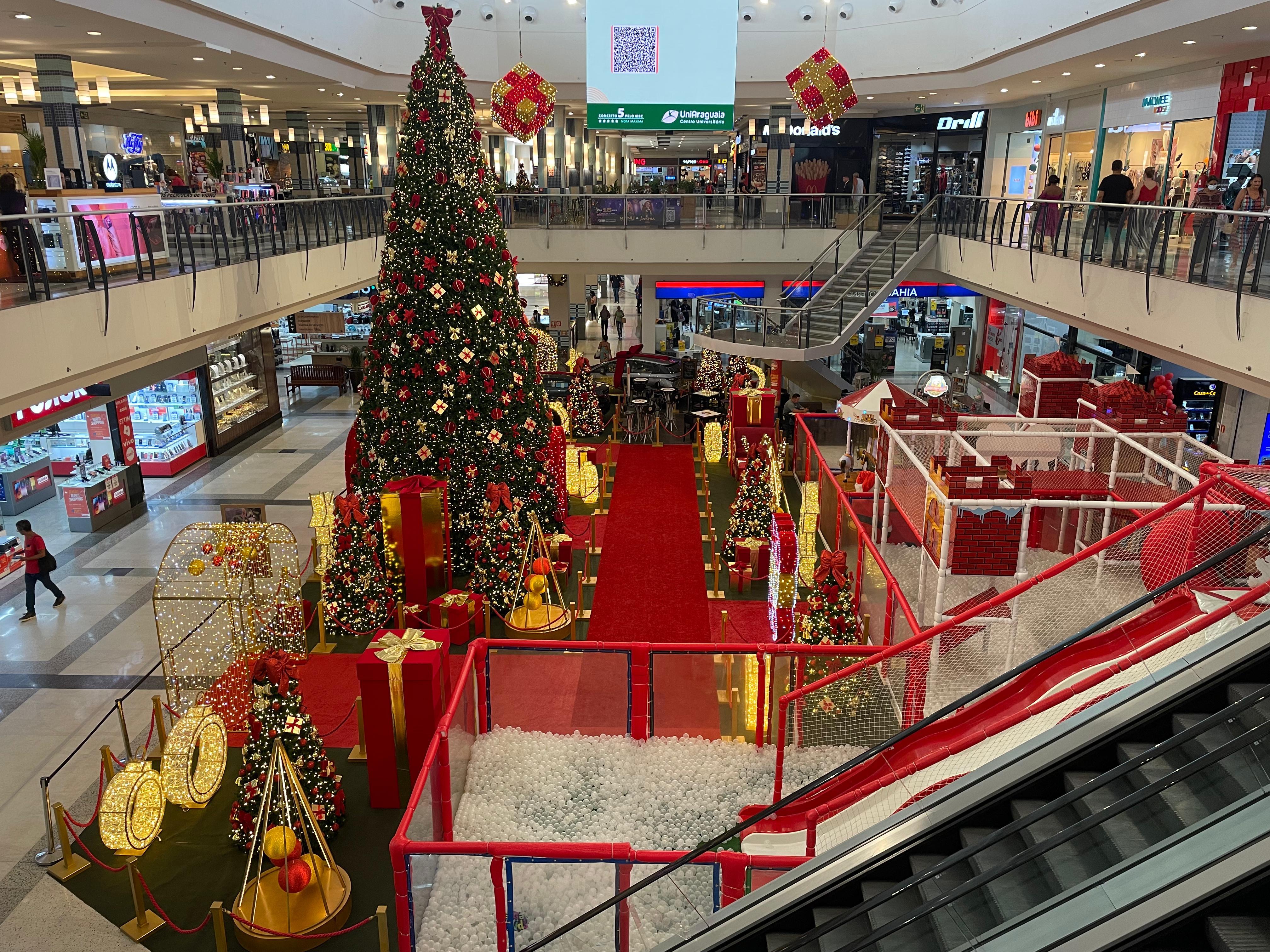 Chegada do Papai Noel movimenta shoppings de SG e Niterói