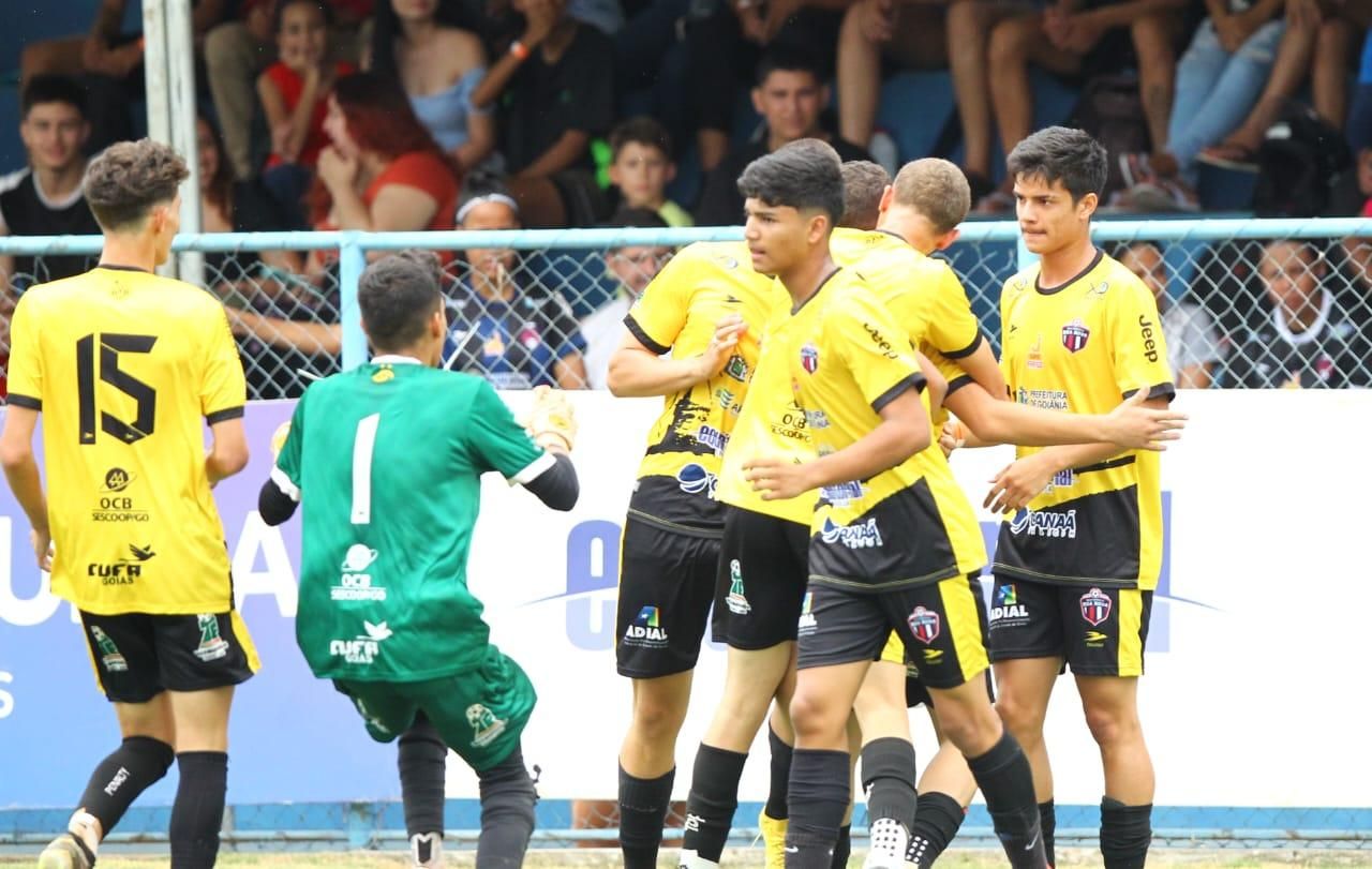 Taça das Favelas Brasil: seleção feminina de Goiás avança às quartas de  final