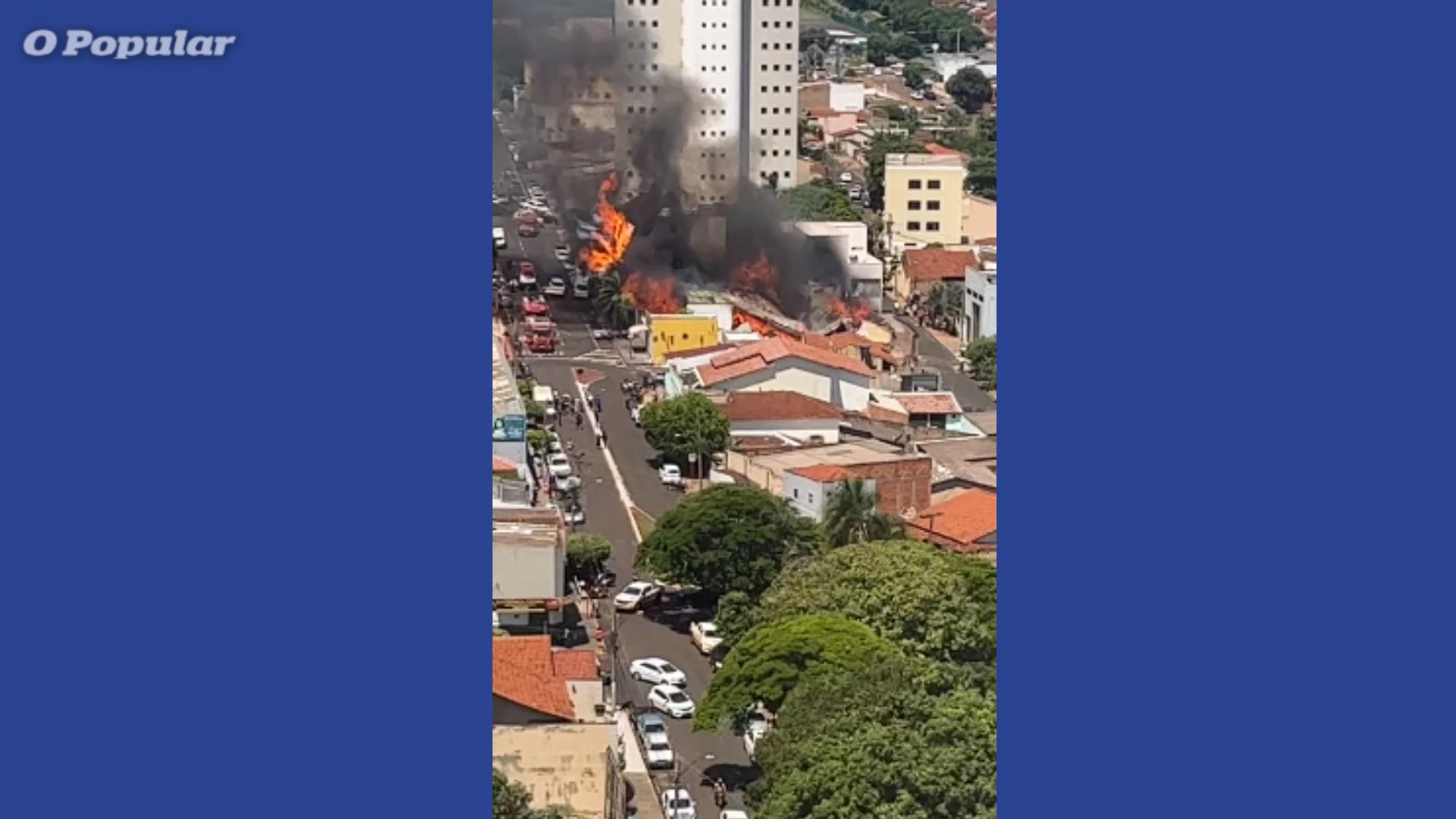 Dragão de 10 metros pega fogo durante show em parque da Disney na  Califórnia; VÍDEO, Mundo