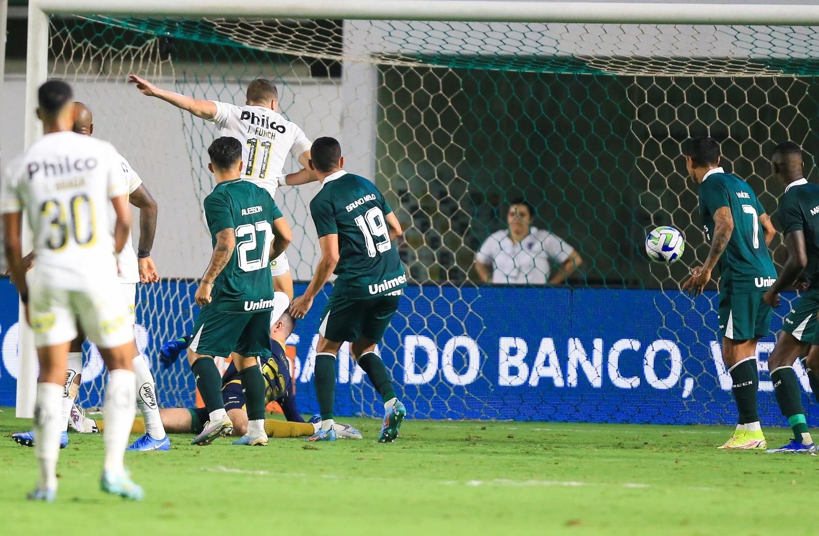 Antes do jogo contra o Santos, Wesley relembra histórico de clássicos na  base