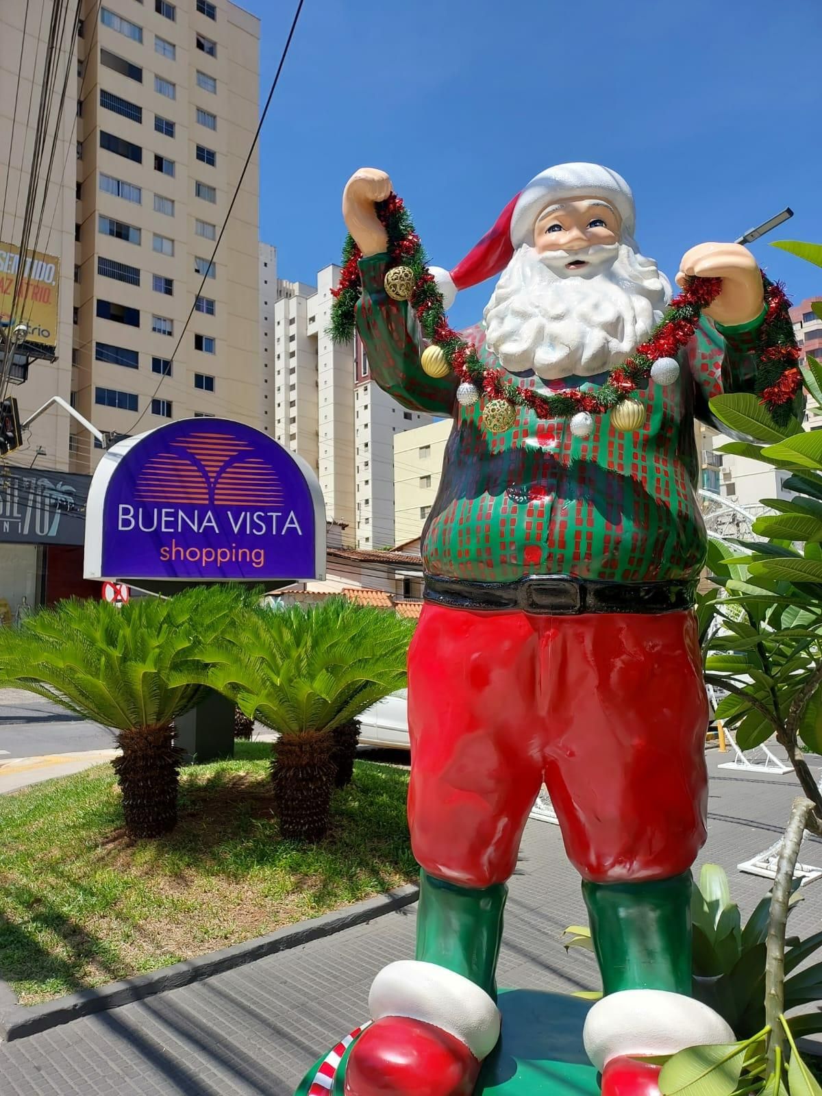 Chegada do Papai Noel movimenta shoppings de SG e Niterói